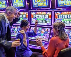 Antarmuka aplikasi ideslot menampilkan menu permainan dengan akses mudah ke roulette, baccarat, dan slot